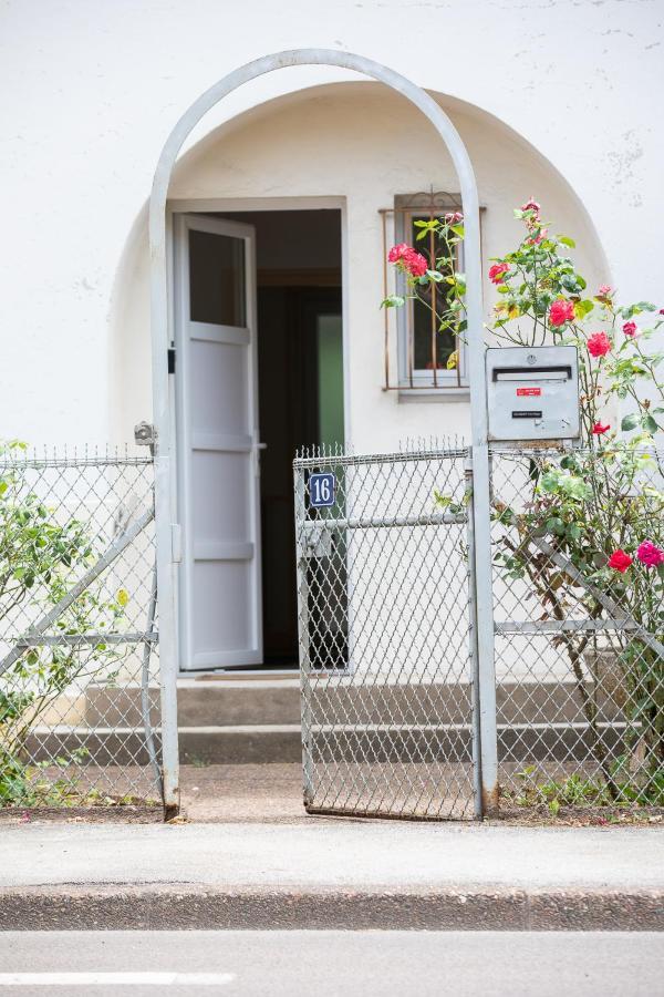 Le Coquet Chez Maguy Maison De Ville Avec Jardin Besanzón Exterior foto